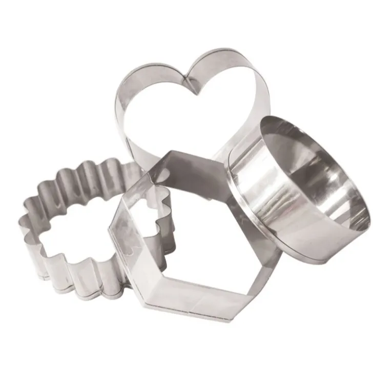 4 emporte-pièces inox pour biscuits et pâtisseries