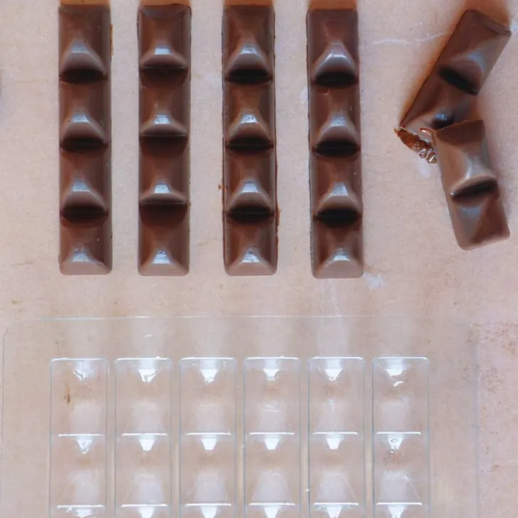 Moule barres chocolatées croustillantes et noisette