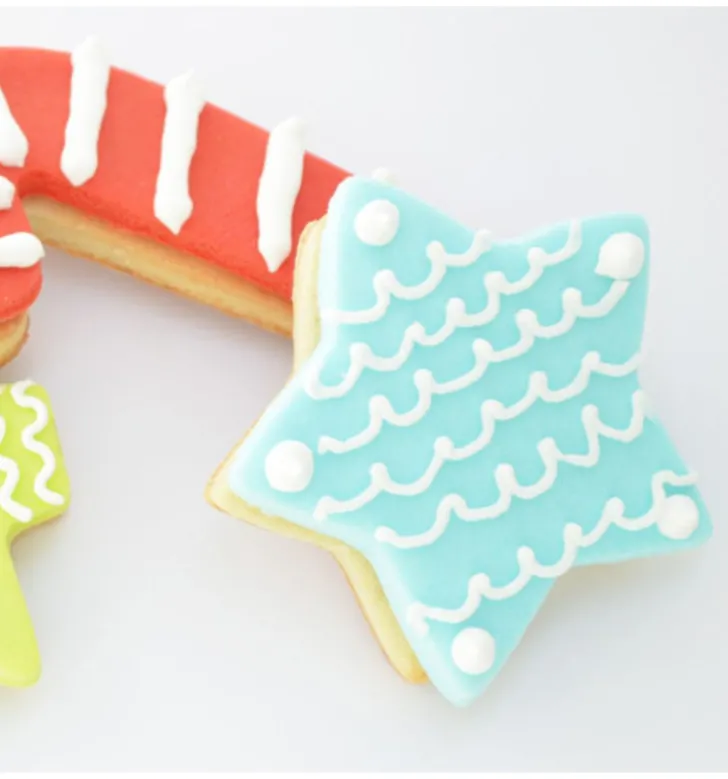 Seau 18 emporte-pièces de Noël pour biscuits et sablés