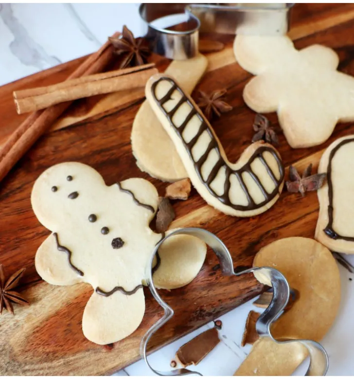 Seau 18 emporte-pièces de Noël pour biscuits et sablés